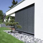 Brise-soleil orientable : ce qu’il faut savoir avant de choisir