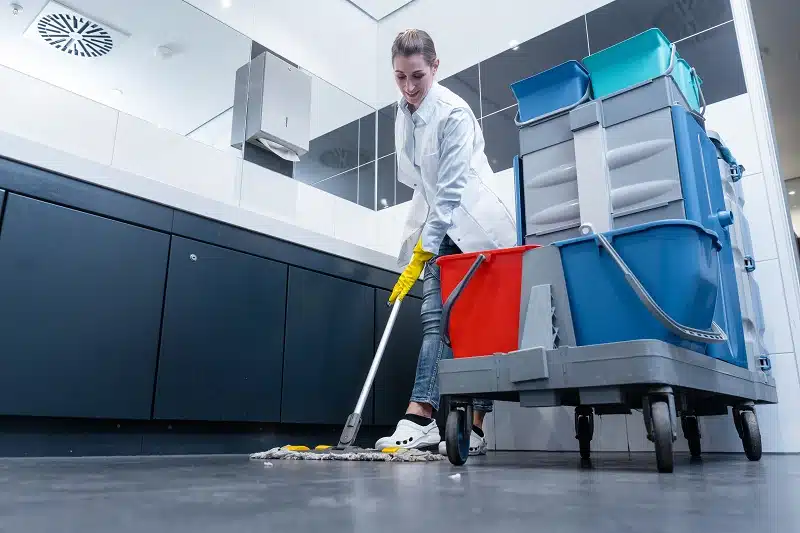 Comment choisir la bonne société de nettoyage pour votre hôtel en Île-de-France