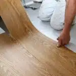 Comment réussir la pose de ses dalles PVC