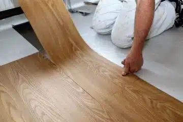 Comment réussir la pose de ses dalles PVC