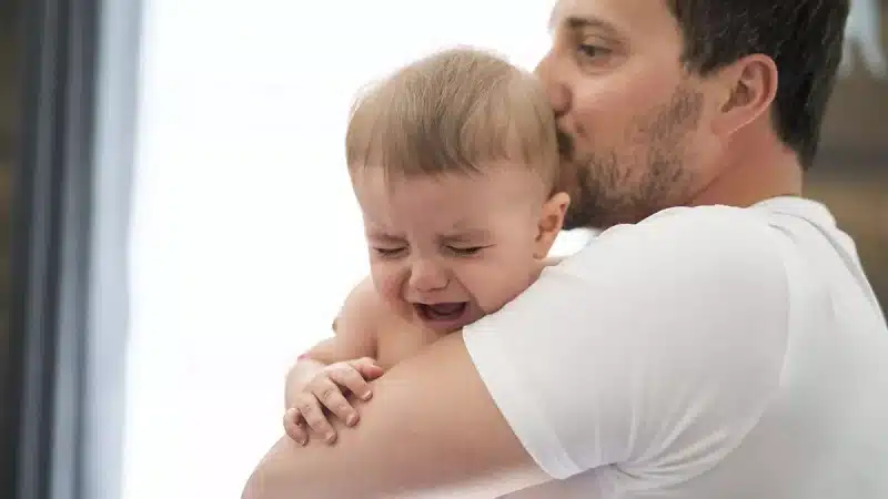 Les signes d'intolérance au lait chez bébé et comment les gérer