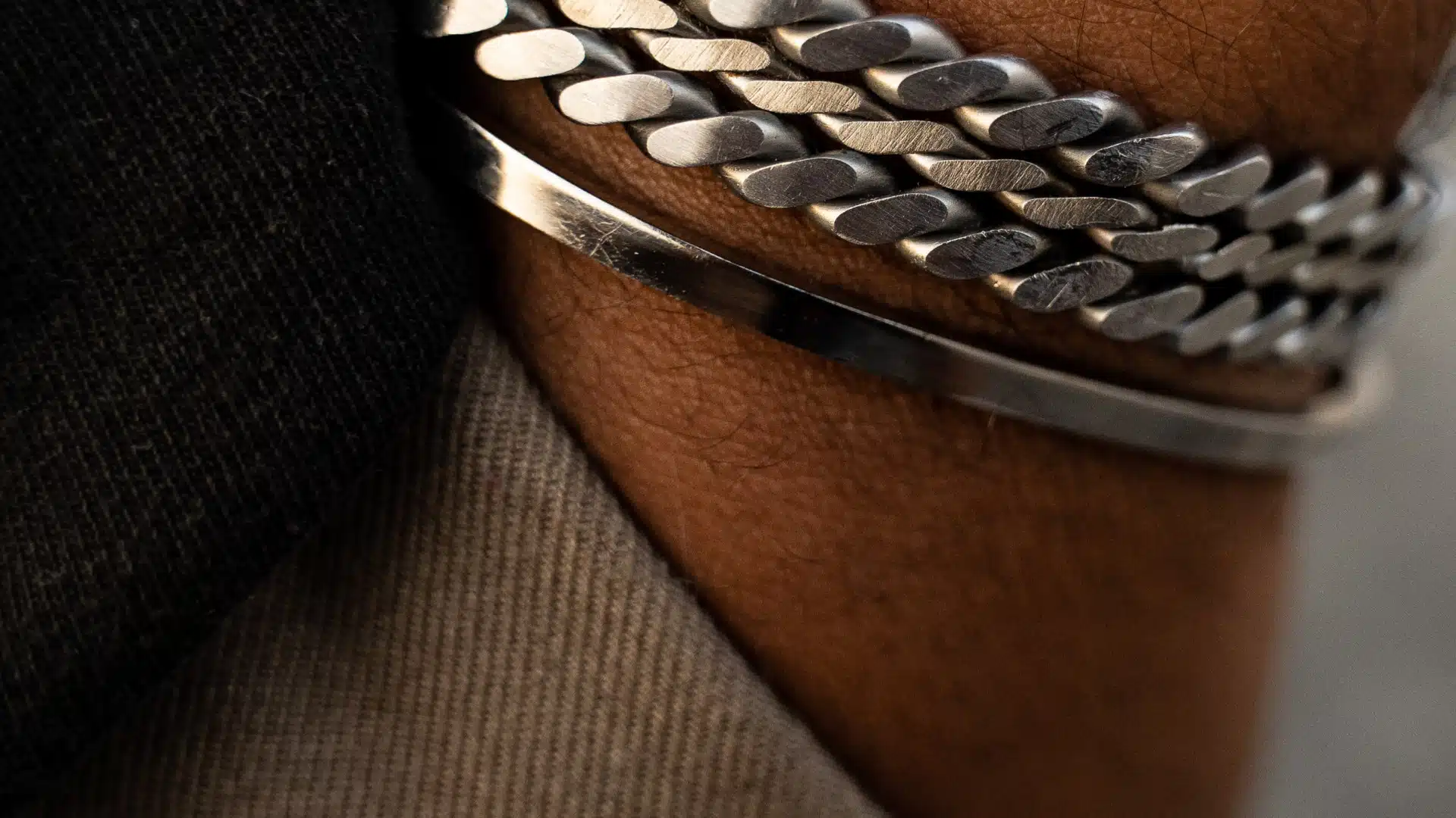 Bracelet en acier pour homme : les avantages