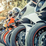 Quelle moto choisir pour allier performance et confort ?